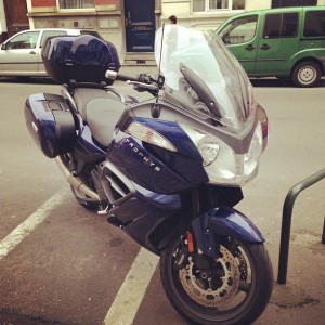 Triumph Trophy SE parked outside in Brussels